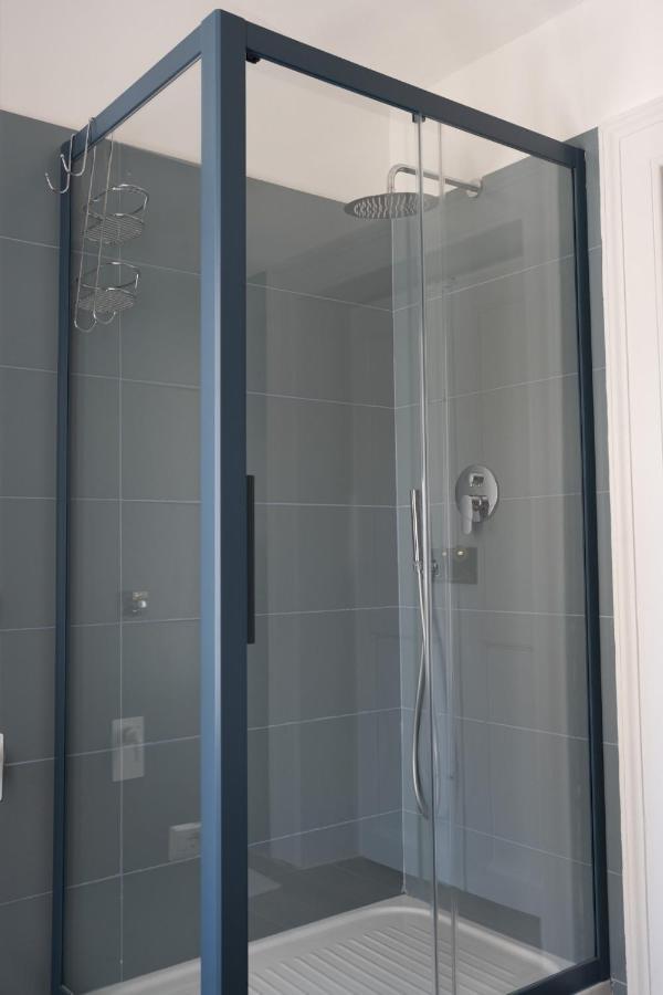Palazzo Manzoni Apartments Бари Номер фото