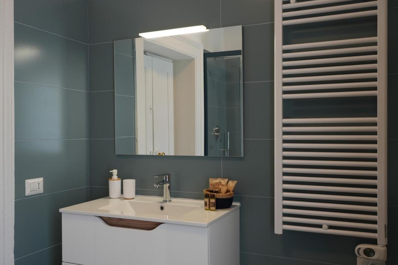 Palazzo Manzoni Apartments Бари Номер фото