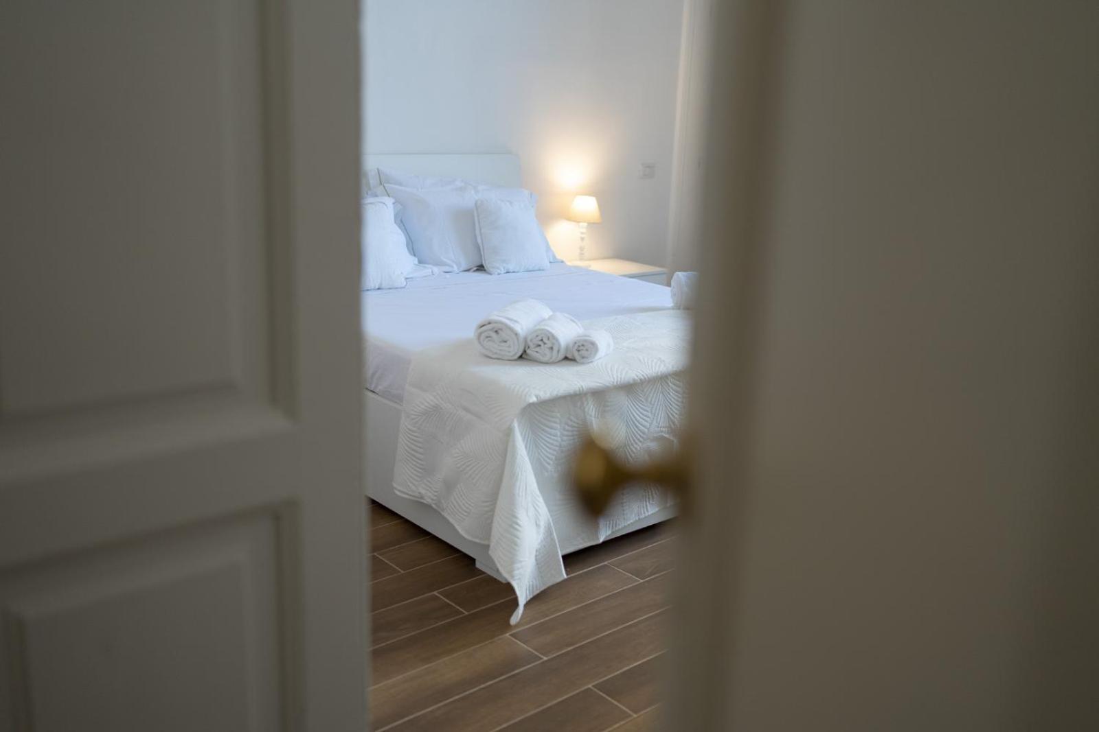 Palazzo Manzoni Apartments Бари Номер фото