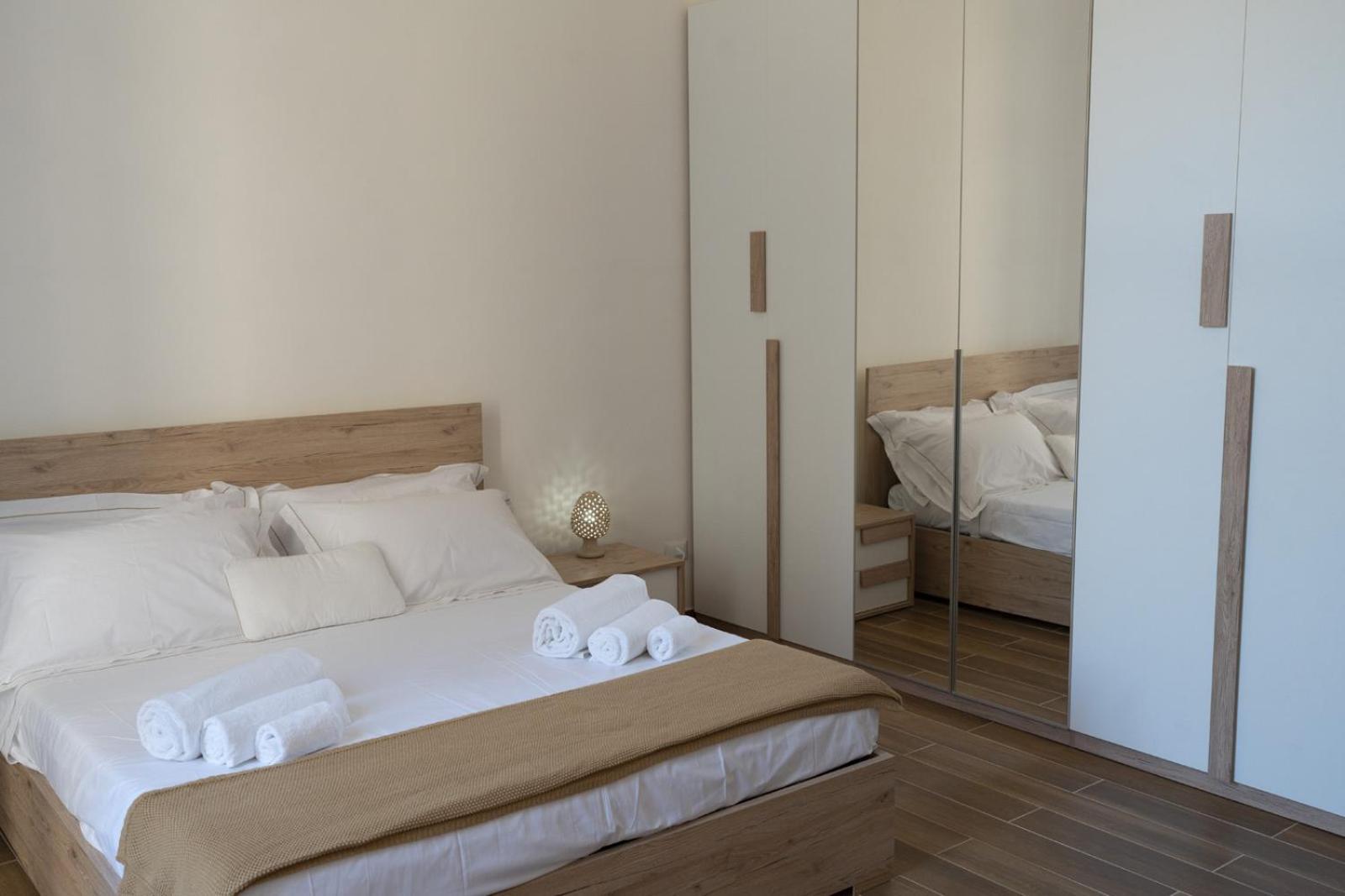 Palazzo Manzoni Apartments Бари Номер фото